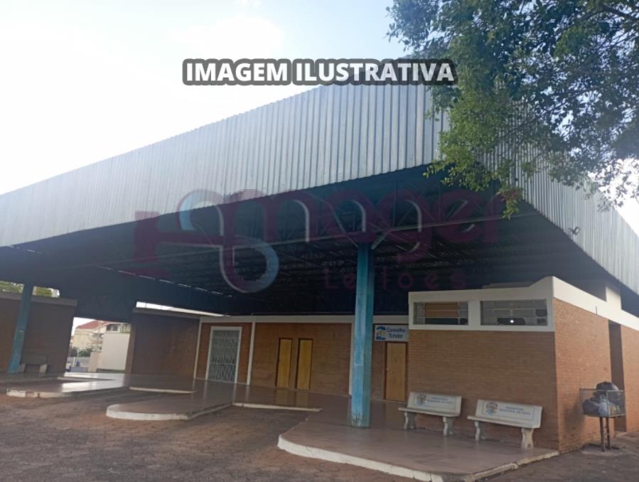 COBERTURA EM ESTRUTURA METÁLICA MEDINDO 450m², INCLUINDO FECHAMENTOS LATERAIS E TELHADO PREFEITURA DE IACRI - SP, localizado em Iacri - SP